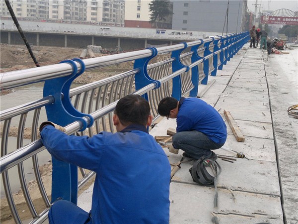 彭水不锈钢桥梁护栏除锈维护的重要性及其方法